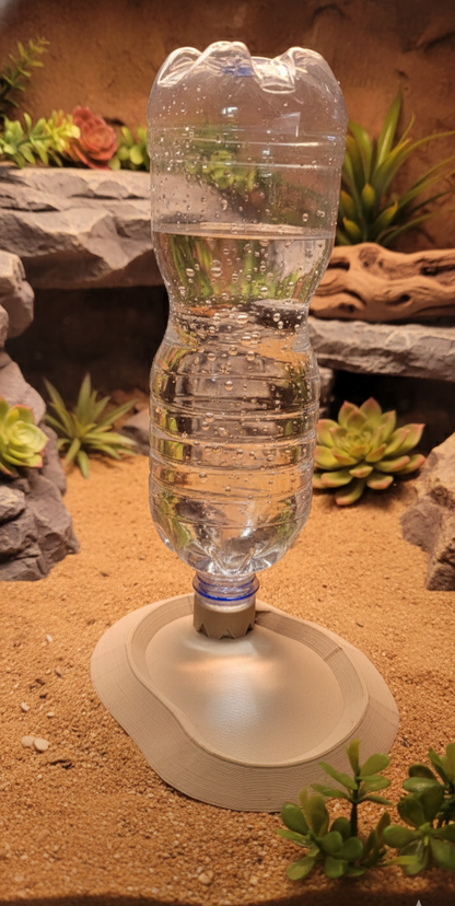 Dispensador de Agua para Reptiles Compatible con Botellas Reciclables — Sistema de Hidratación Duradero para Terrarios | Grichos